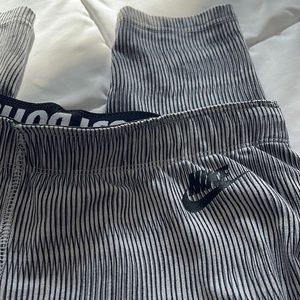 NIKE striped work out leggings